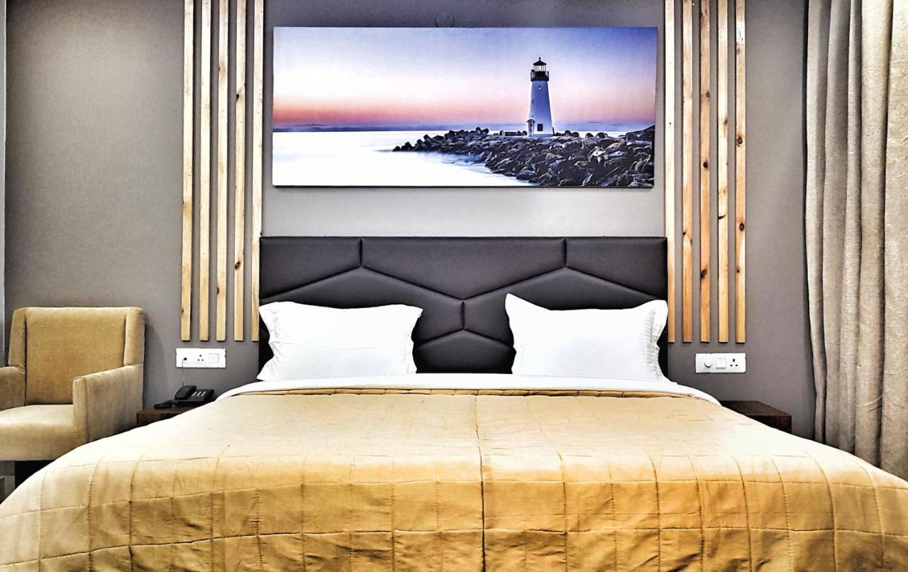 Hotel Aerocity Purple Orchid Нью-Дели Экстерьер фото