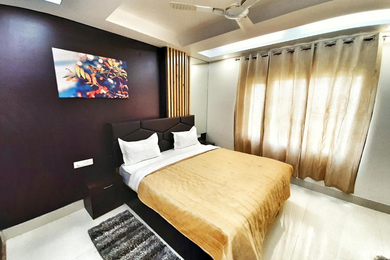 Hotel Aerocity Purple Orchid Нью-Дели Экстерьер фото