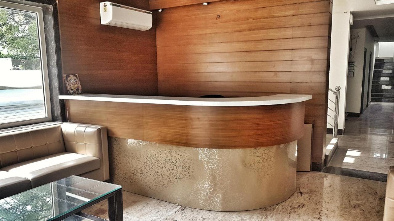 Hotel Aerocity Purple Orchid Нью-Дели Экстерьер фото