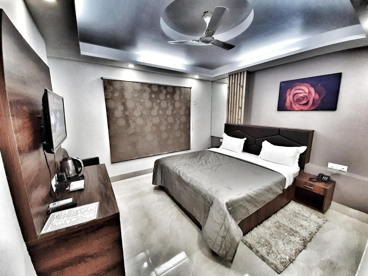 Hotel Aerocity Purple Orchid Нью-Дели Экстерьер фото