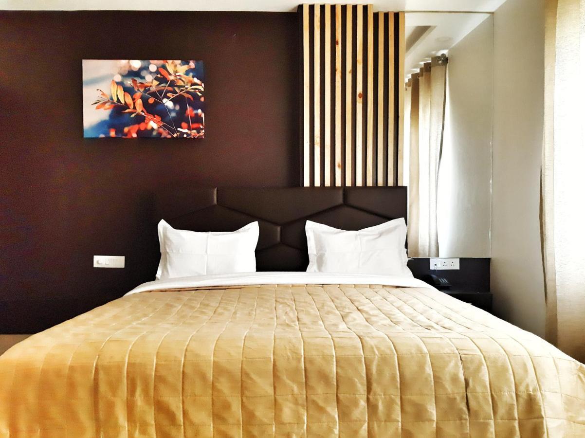 Hotel Aerocity Purple Orchid Нью-Дели Экстерьер фото
