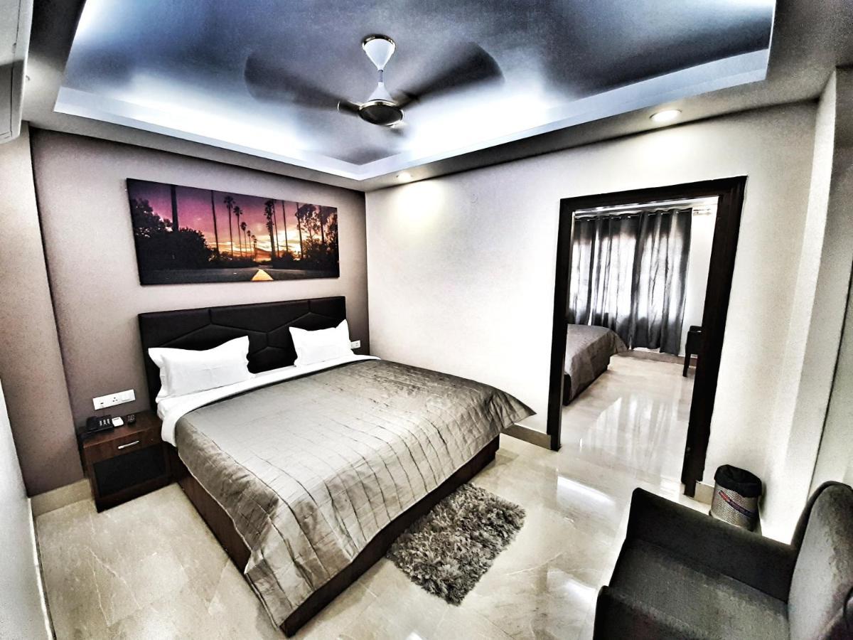 Hotel Aerocity Purple Orchid Нью-Дели Экстерьер фото